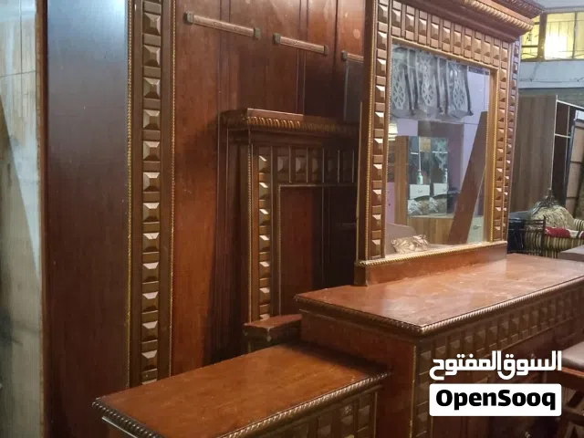 غرفة نوم خليجي ثقالة وبحالة ممتازة جدا  معها فرشة طبية  بسعر  300 دينار