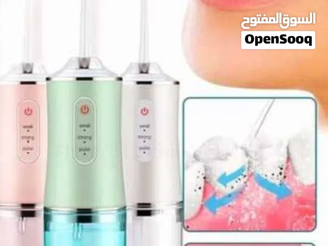 جهاز كهربائية لتنظيف الأسنان بالمياه صغير الحجم وخفيف الوزن،