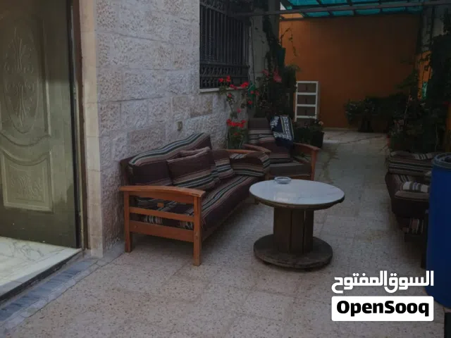 240 m2 More than 6 bedrooms Townhouse for Sale in Amman Khirbet Sooq