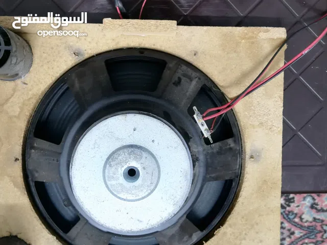 سماعة كبيرة نضيفة شغاله + كشافات أمامية شغالات عالفحص للبيع