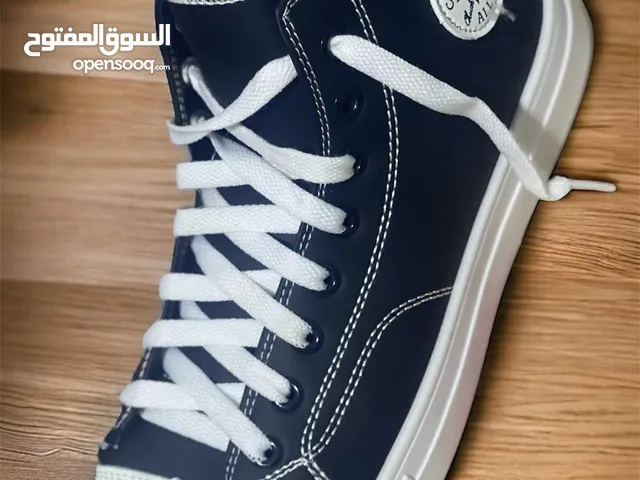 40 Sport Shoes in Tripoli