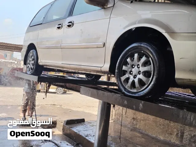 2005 كيا كرنفال LX