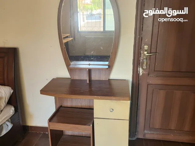 تسريحة مع مرأه بحالة ممتازة