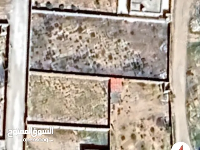 أرض 1000 متر للبيع. مسيجة بالكامل. تقع علي واجهتين. خلف مدرسة العروبة.