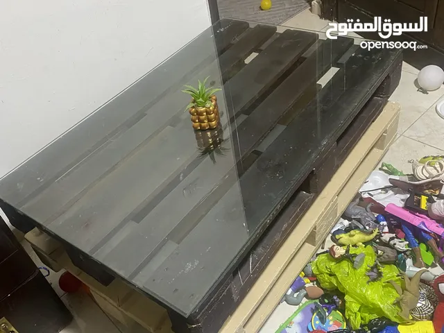 طاوله حديقة طبليات مع زجاج سكربت وعجال متحركه
