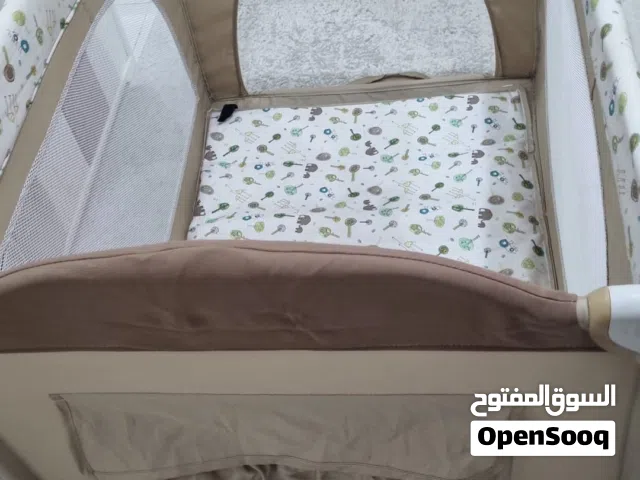 عرباية أطفال ومشاية وسرير