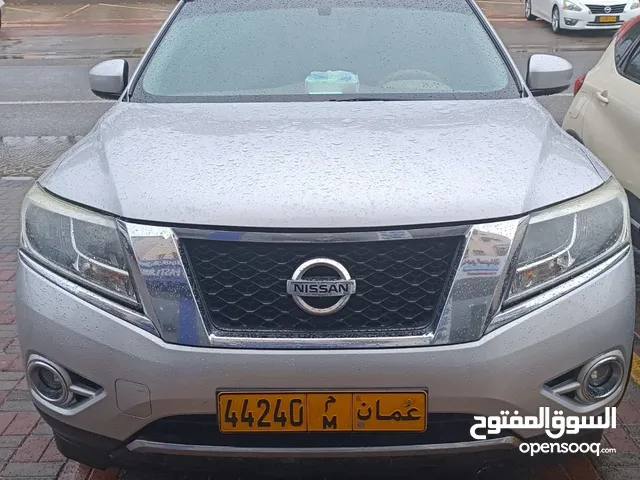 بيع عاجل لسيارة نيسان باث فيندر الجيدة بسبب الهجرة من عمان
