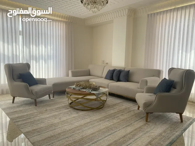 للبيع أثاث منزلي شبه جديد – استعمال أقل من سنة فقط