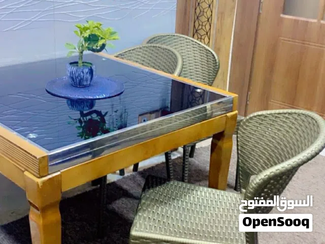 الميز خشب زان تكمه قياساته 90*90سم