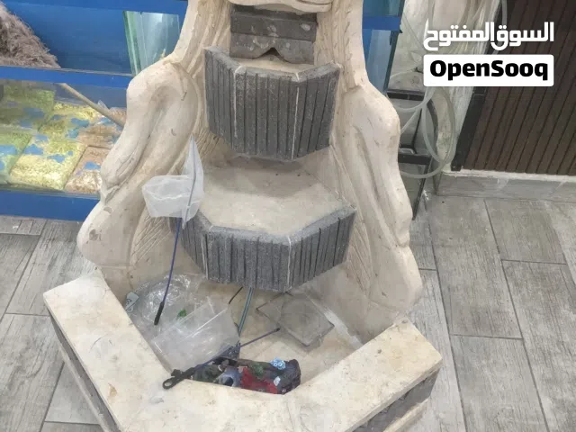 شلال رخام شغال مع انارة مخفية وحجر بازليت طوله 1.65 عرض 80 شكل زاوية