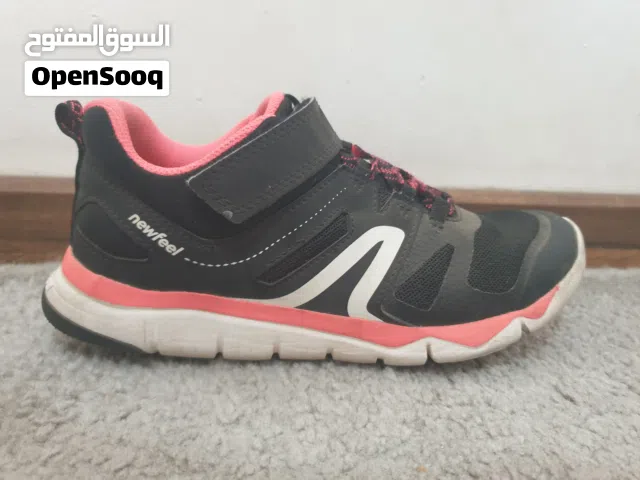 Chaussures de sport. Couleur noir.