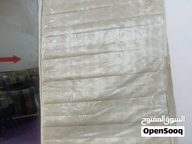 فرشه مفرد بحالة جيدة للبيع