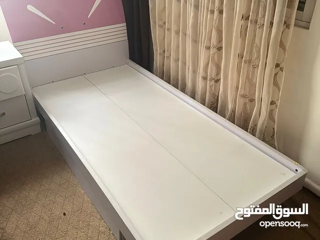 سرير تخت اطفال جميل خشب بحالة جيدة عدد 2