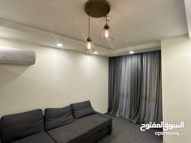 شقه للايجار في مجمع لايف تاورز مساحة 50م