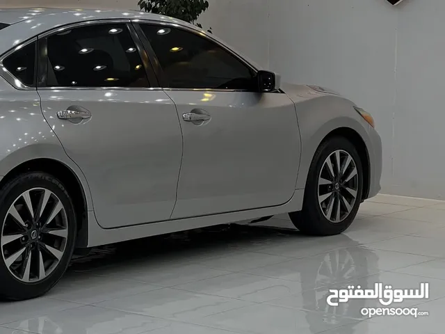نيسان إلتيما SR سنة 2017 حادث خلفي و للإستخدام اليومي / الرجاء التواصل مع الرقم بالوصف ...