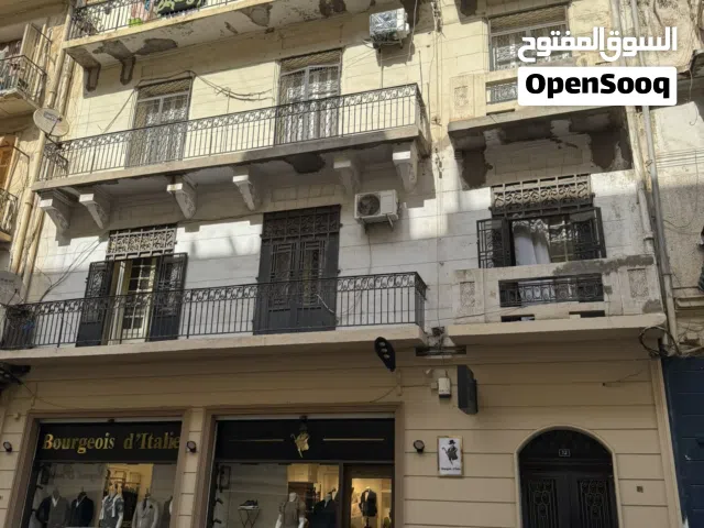 Oran La Martine Appartement rénové a vendre au 1er étage type F5 de 106 m2