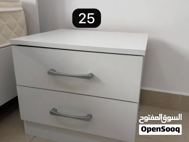 طاولة سرير جانبية