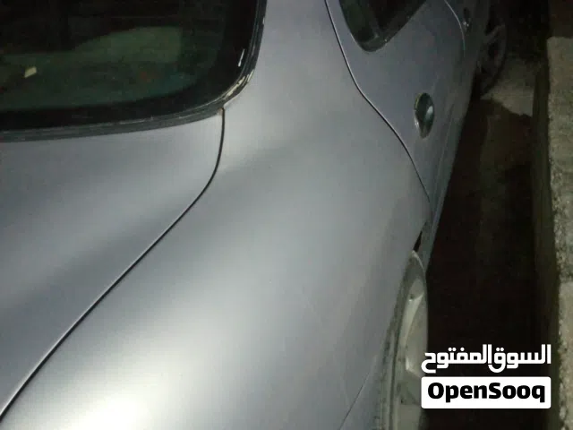 1997 هيونداي افانتي Standard