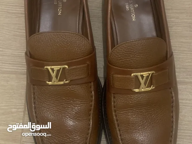 البيع جوتي Lv مستخدم مقاس 44 سعر الشراء 340