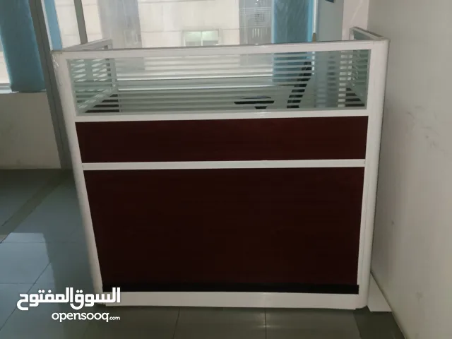 طاولات مكاتب