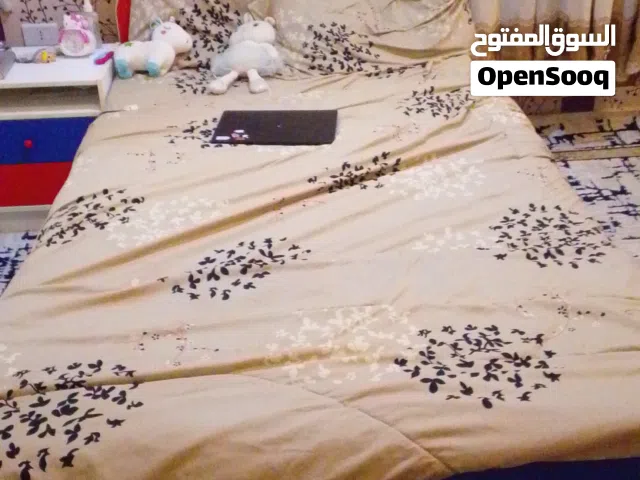 غرفه نوم بحالة ممتازة للبيع