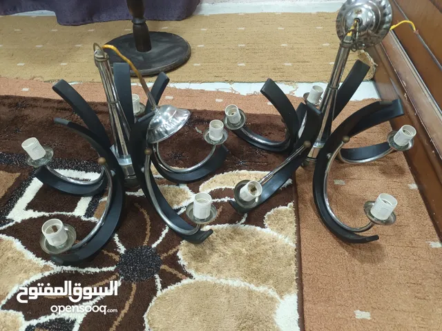 ثريات مستعملة بحالة ممتازة