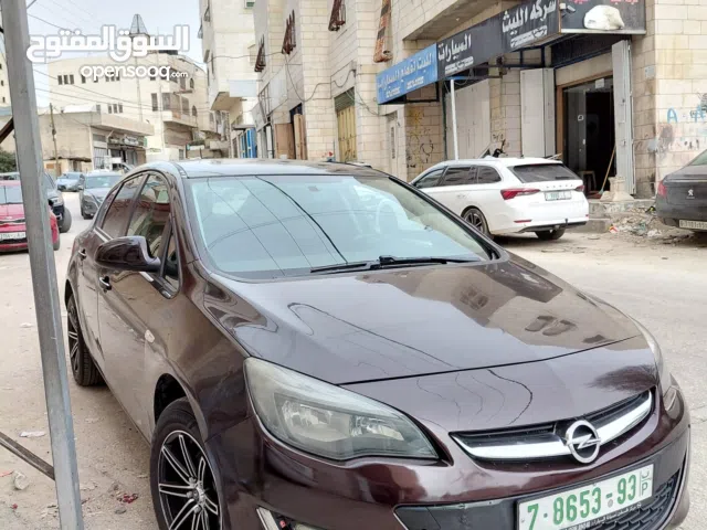 أوبل أسترا 2014 فل إضافات عدا فتحة