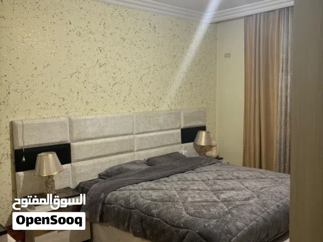 شقة للبيع في المدينه الرياضيه بحالة ممتازة بسعر جيد