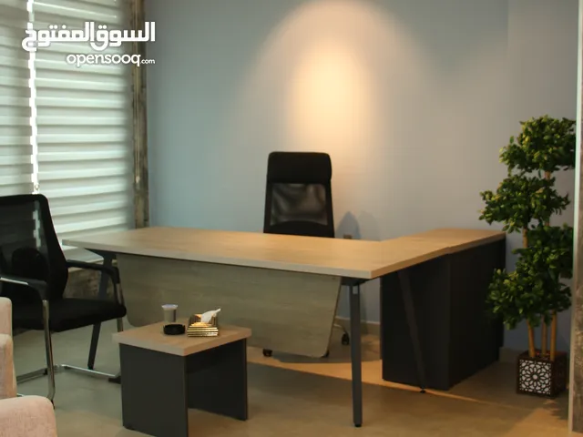 مكتب مجهز بالكامل للبيع