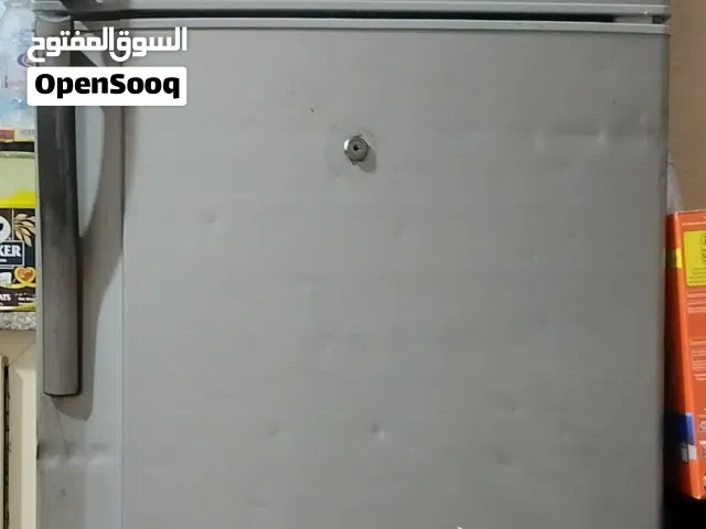 ثلاجة شارب للبيع بحالة جيدة