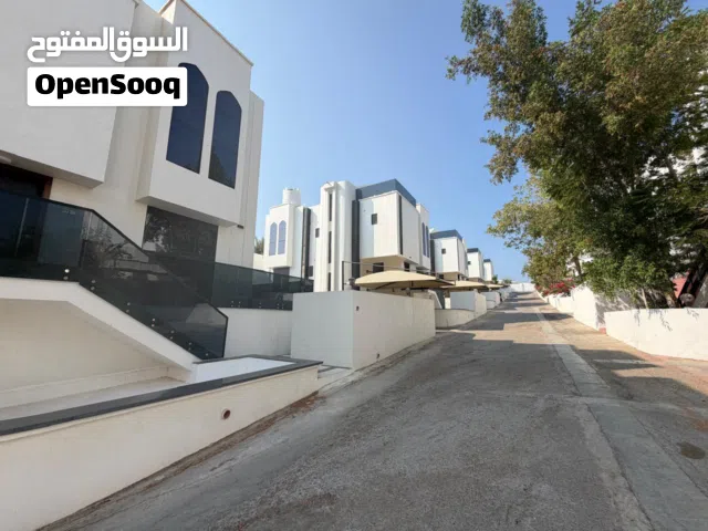 4+1 Bedroom Villa For Rent in Qurum  / فيلا للإيجار في القرم مكونة من 4+1 غرف نوم