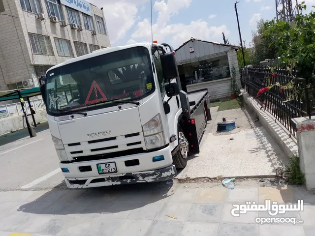 Tow Truck Isuzu 2016 in Zarqa