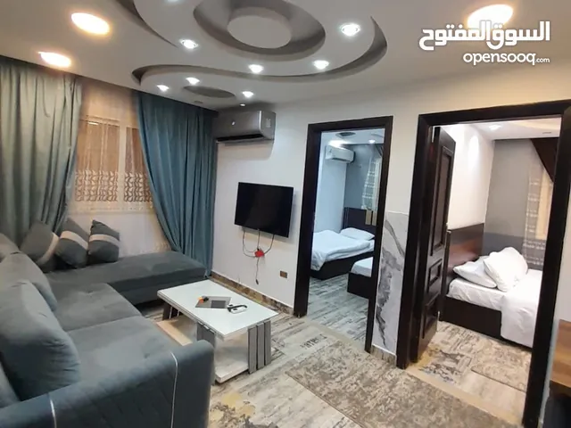 متاحه الان بسعر لقطه المهندسين شارع القدس متفرع من شهاب مكونة من غرفتين +حمام دور اول اسانسير
