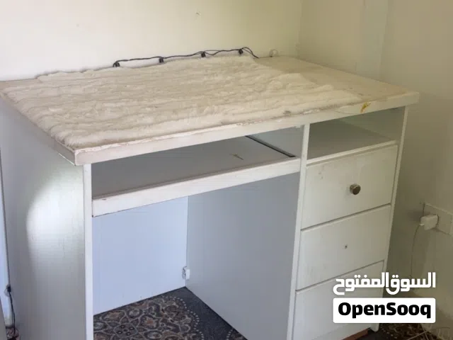 مكتب مستعمل للبيع