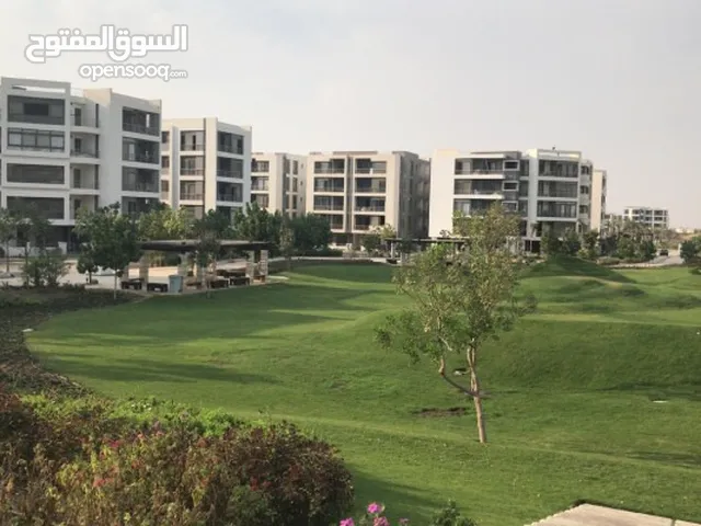 شقة دوبليكس 4 غرف للبيع امام مطار القاهرة في كمبوند تاج سيتي التجمع الاول القاهرة الجديدة خصم 120%