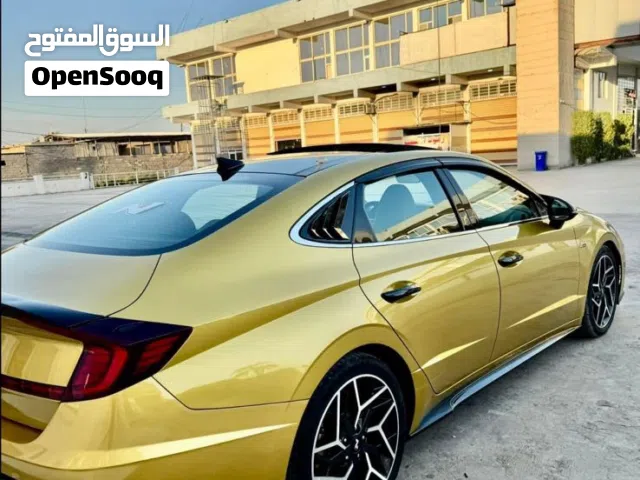 سوناتا NLINE 2021 لون ذهبي مميز