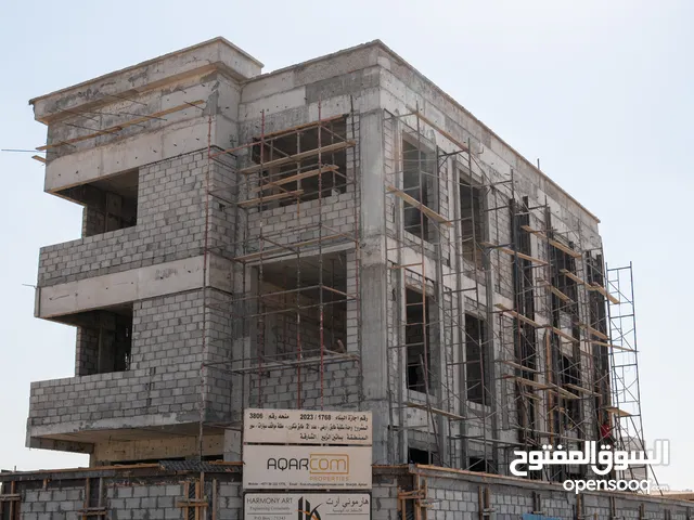 للبيع فيلا رائعة في بساتين الزبير 5 غرف / 6 حمام / موقف / أرضي + طابقين نسبة الانجاز 50%