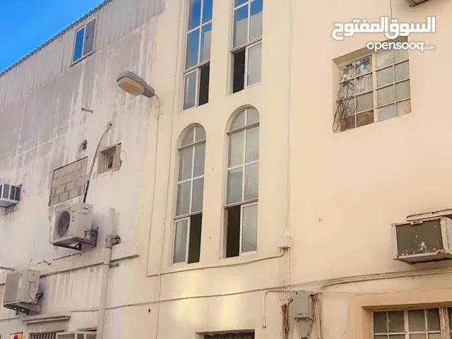 للبيع مبني في المنامة فريق المخارقة قريبة من مسجد مؤمن قريبة من جمعية المنامة الخيرية
