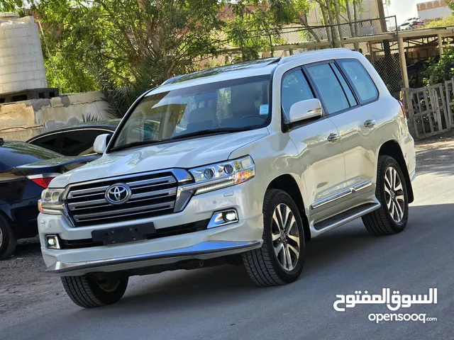 Land cruiser GXR V8 GCC 2018 Price 159,000 AEd