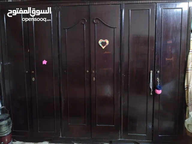 غرفة نوم للبيع بسعر مناسب من بيت في الزرقاء