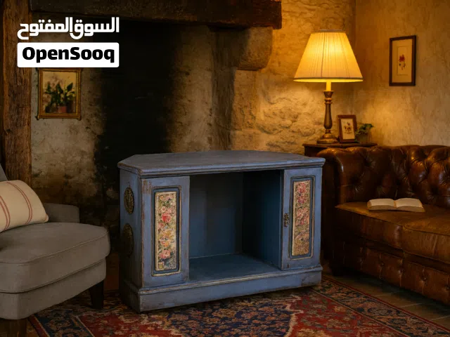طاولة تلفزيون مدهونه باليد