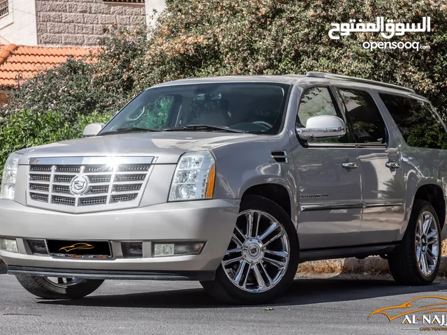 Cadillac Escalade 2008 السيارة مميزة جدا و قطعت مسافة 179,000 كيلو متر فقط