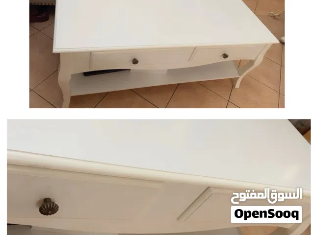 طاوله مثل الجديده