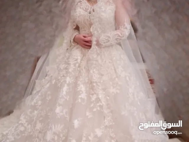 فستان عروس نظيف جدا