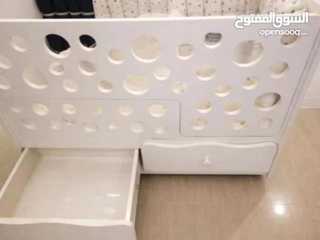 سرير بيبي شبه جديد