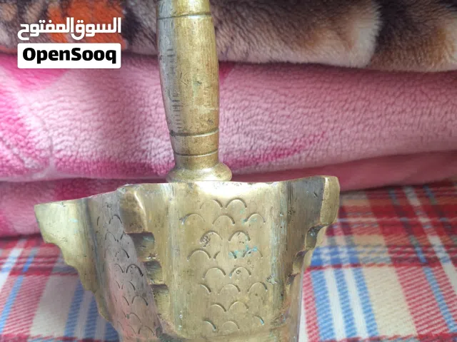 مهراز مغربي تقليدي أصيل من النحاس الأصفر المنقوش.
