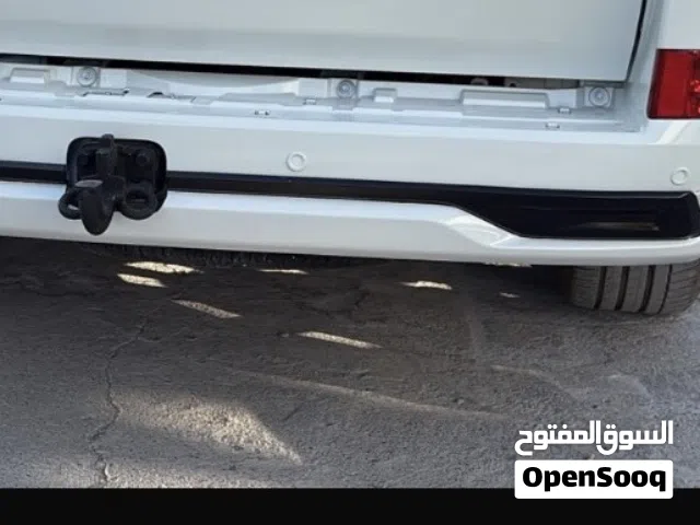 بنفر لاندكروزر خلف وكاله