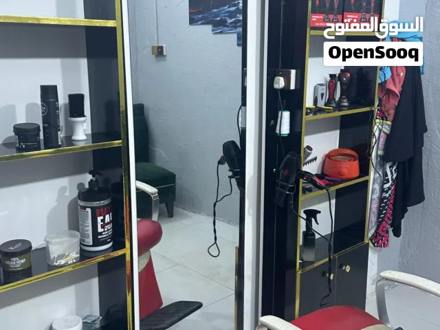 كرسي و مراية وفيونتات اثنين