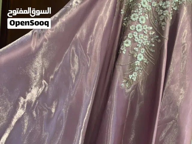 فساتين للبيع