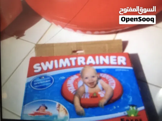 Swim trainer to teach kids swimming